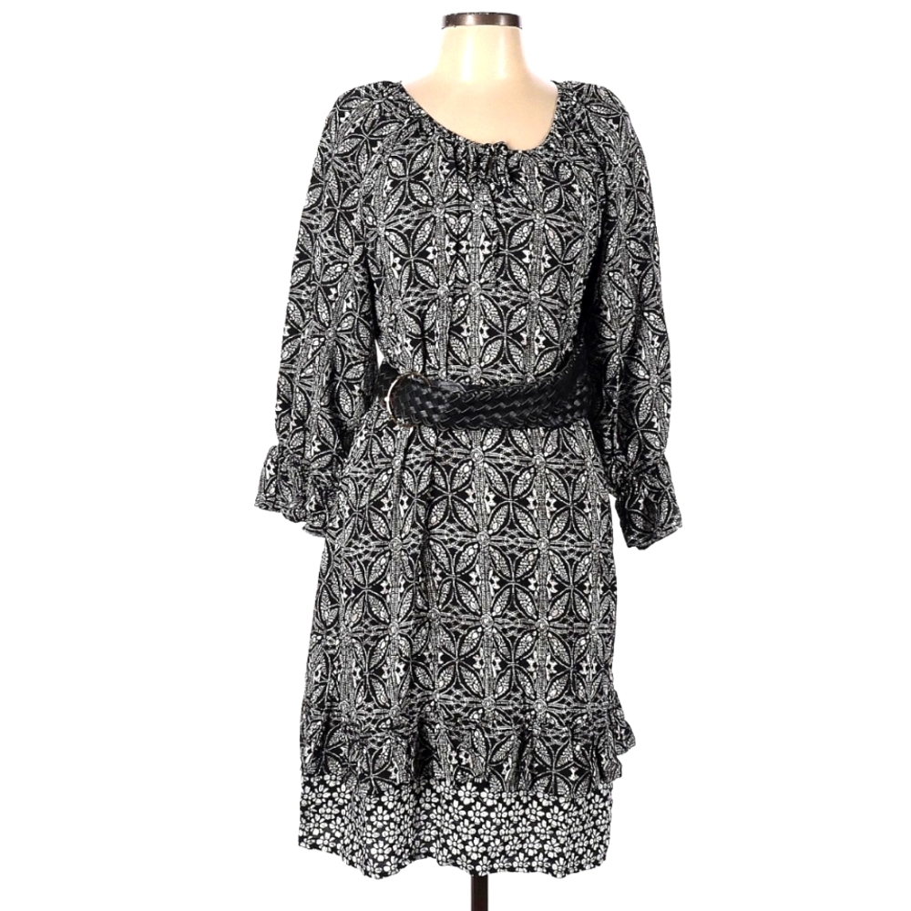 Tacera black and white belted dress. Size Large. EUC